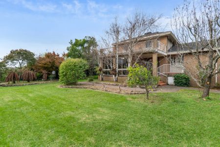 12 Cricklewood Drive, Templestowe. - Photo 2