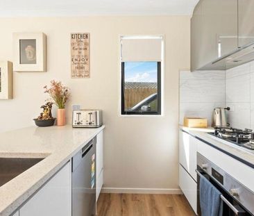 "Home Away From Home!" is the perfect long-term rental fully furnished - Photo 2