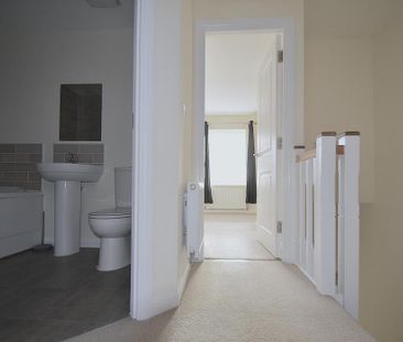 3 bedroom end of terrace house to rent - Photo 3