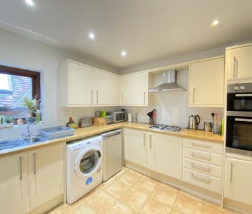 3 bedroom semi-detached house to rent - Photo 5