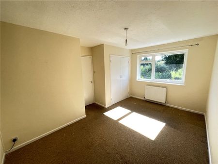 A well-presented 3-bedroom semi-detached house based on the outskirts of Whitchurch with driveway parking, garage and beautiful garden which overlooks a private nature reserve and watercress beds. - Photo 5