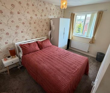 3 bedroom semi-detached house to rent - Photo 2