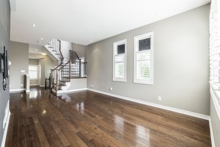 For Lease - 4 Courtland Crescent, East Gwillimbury, Ontario - Photo 2