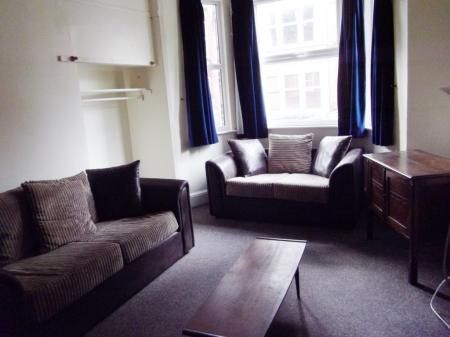 (4BED) Derby Grove, Lenton, Nottingham, NG7 - Photo 1