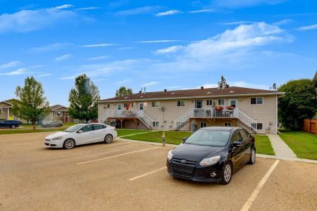 - 2 Bedroom at Eagle Manor - Photo 4