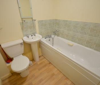 2 bedroom Mews house To Let - Photo 5
