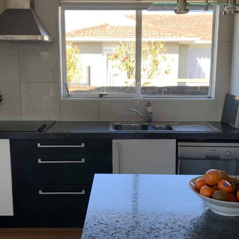 Sunny & Warm Family Home - Photo 1