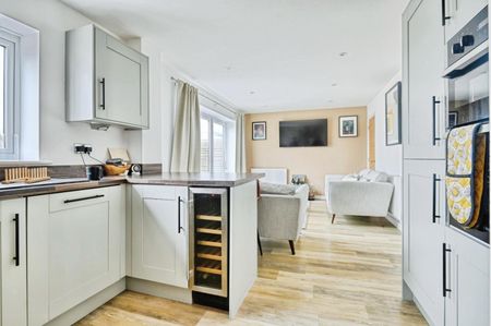 4 bedroom House To Let - Photo 4