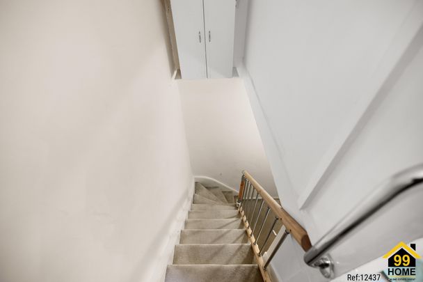2 bed Flat in Warwick Avenue Flat, London, W9 2PR - Photo 1