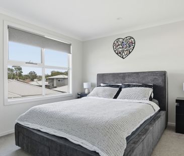 1/19 Hortus Place, Newnham - Photo 3