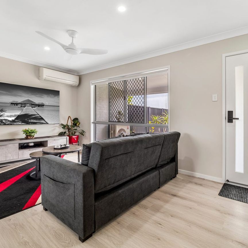 Contemporary Luxury | Fully Furnished | Beautifully Renovated 3-Bedroom Home - Photo 1