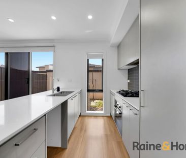 Four Bedroom Townhouse with Playground Views - Photo 4