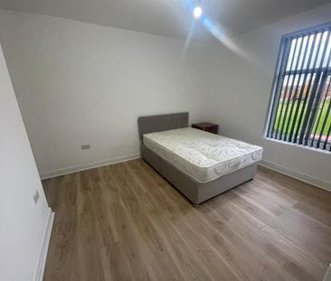 Elford Place East, Leeds - Photo 3