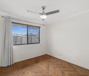 Stunning and Spacious 5-Bedroom Family Home with Exceptional Entert... - Photo 4