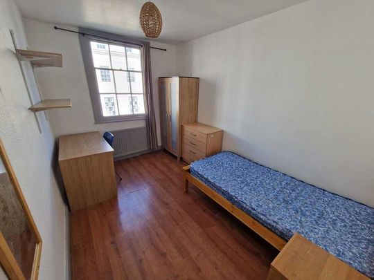 5 Bed Student Accommodation - Photo 1