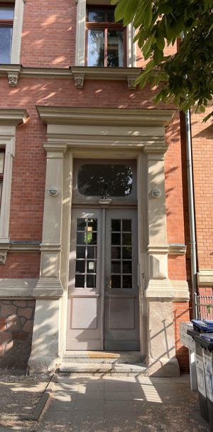 gemütliche 2 Zimmer Dachgeschosswohnung sucht neue Bewohner - frei ab 01.01.2026! - Photo 1