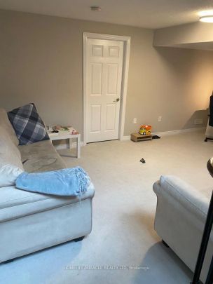 Condo Townhouse For Lease | W9234391 - Photo 1