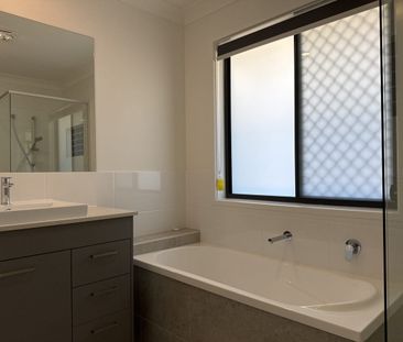 Family Home in Southside's Crest Estate! - Photo 5