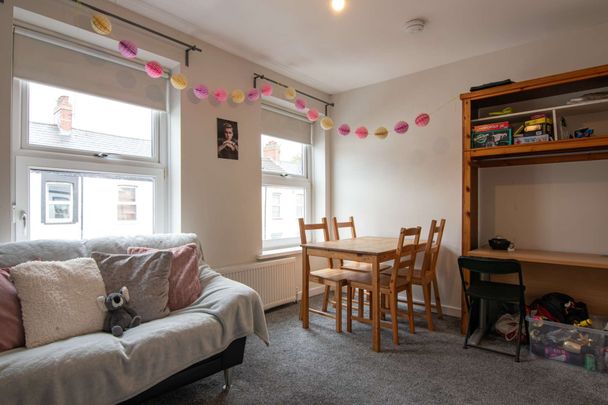 Great location for all universities! - Photo 1