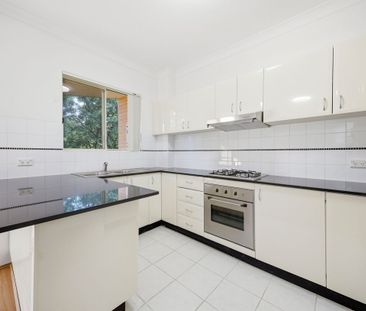 Spacious Two-Bedroom Apartment - Photo 3