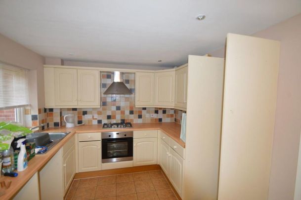 4 bedroom property to rent - Photo 1
