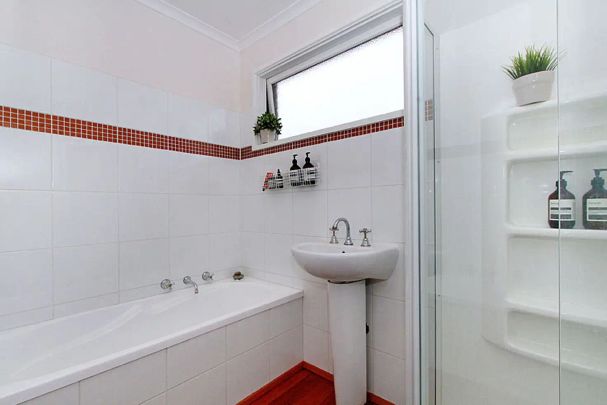 “Double story neat townhouse!” - Photo 1