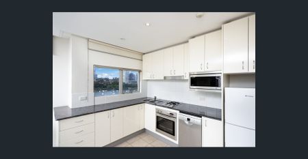 Fully furnished waterfront apartment with Lavender Bay views - Photo 4