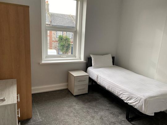 1 bedroom in a house share to rent - Photo 1