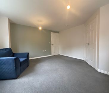 2 bedroom Flat to let - Photo 2
