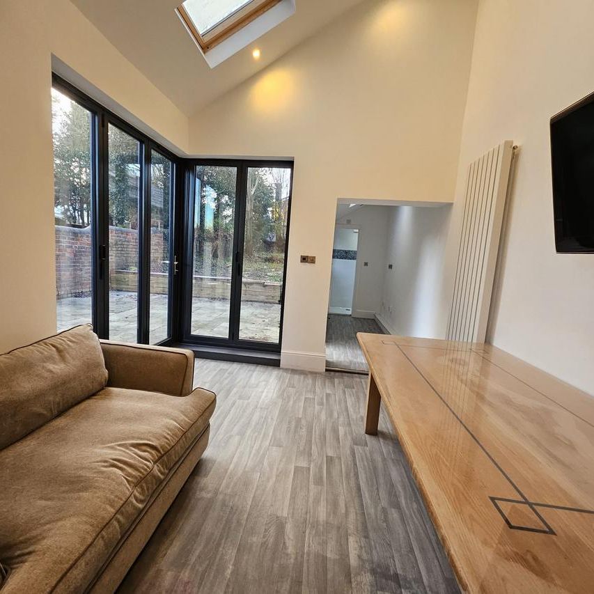 6 bedroom semi-detached house to rent - Photo 1