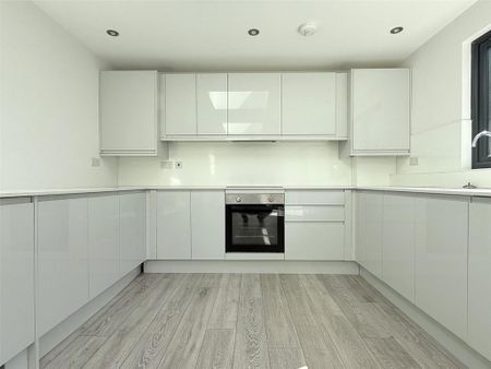 2 bedroom semi-detached house to rent - Photo 4