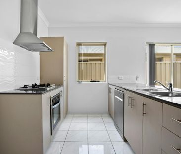 Modern 3 x 2 with Study and Lounge!! - Photo 3