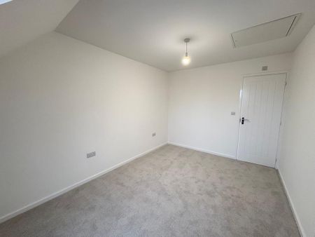 3 bedroom semi-detached house to rent - Photo 2