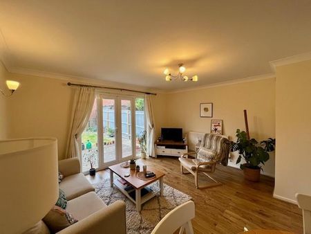 2 bedroom end of terrace house to rent - Photo 2