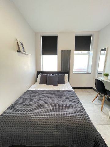 Bright Ensuite double room available close to Elizabeth Line and Heathrow Airport Room D - Photo 5