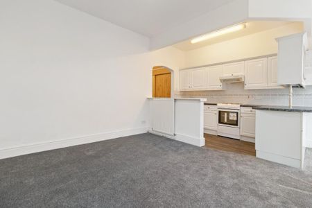 2 bedroom ground floor maisonette to rent - Photo 3