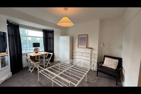 Studio Flat, North Circular Road, NW2 - Photo 2