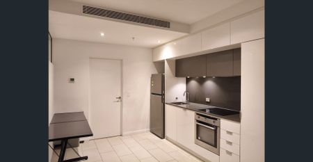 CONVENIENT LIVING AT SWANSTON SQUARE - Photo 4