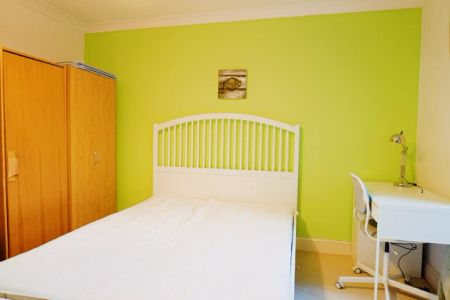 3 Bed / 2 Bath - Photo 4