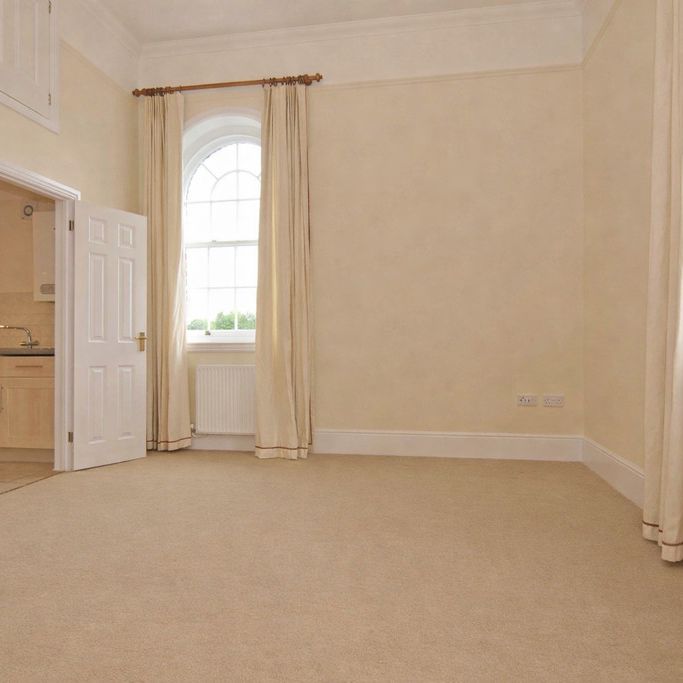 3 bedroom Three Bedroom Apartment to rent - Photo 1