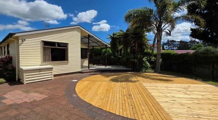 Stunning Four Bedroom In Sought After Chartwell - Photo 4