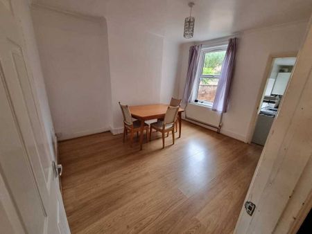 2 Bed Student Accommodation - Photo 2