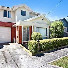 “Large home with good looks!” - Photo 1