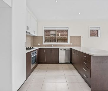 17 Lucas Terrace, Taylors Hill, Vic 3037 - Photo 2