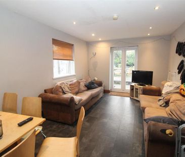 6 bedroom house to rent - Photo 2