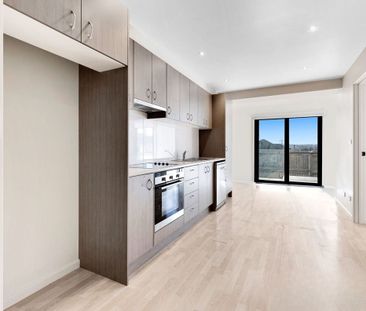 Classic 2Br Townhouse in Maribyrnong! - Photo 4