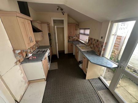 3 bedroom terraced house to rent - Photo 5
