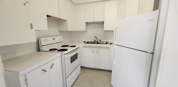 ** Because You Deserve Large 2bed 1.5bath, Concrete Building, CDN, UDM - Photo 2