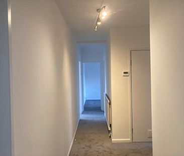 3 bedroom flat to rent - Photo 3