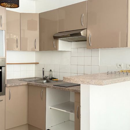 GRAND STUDIO MEUBLE DE 32.50 M² AU CENTRE VILLE - Photo 3